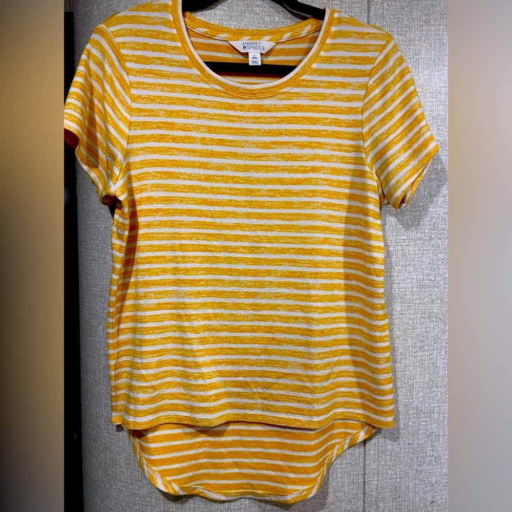 👗Sold on Curtsy👗Short sleeve top